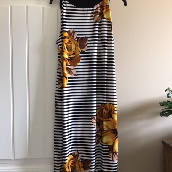 Very Pretty Comfy Dress - Picture 3 of 6